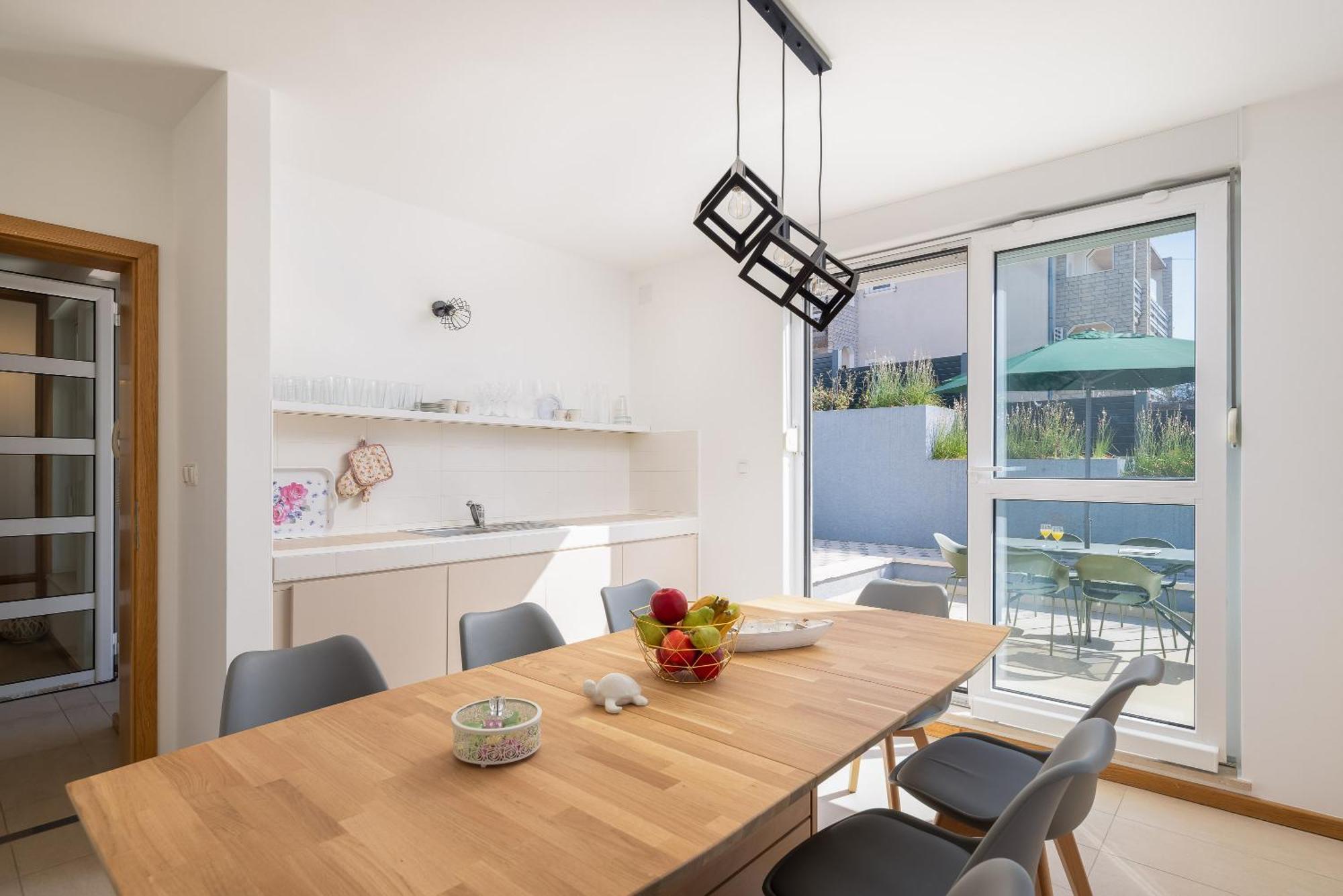 Lasta - Private Parking X2 Apartment