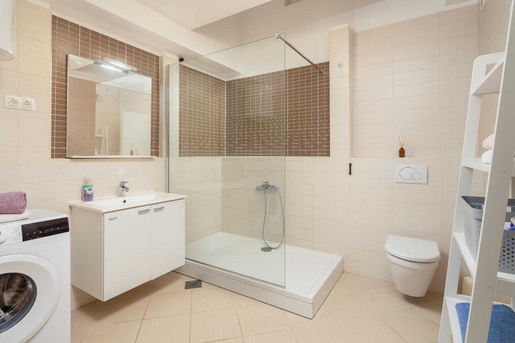 Lasta - Private Parking X2 Apartment *