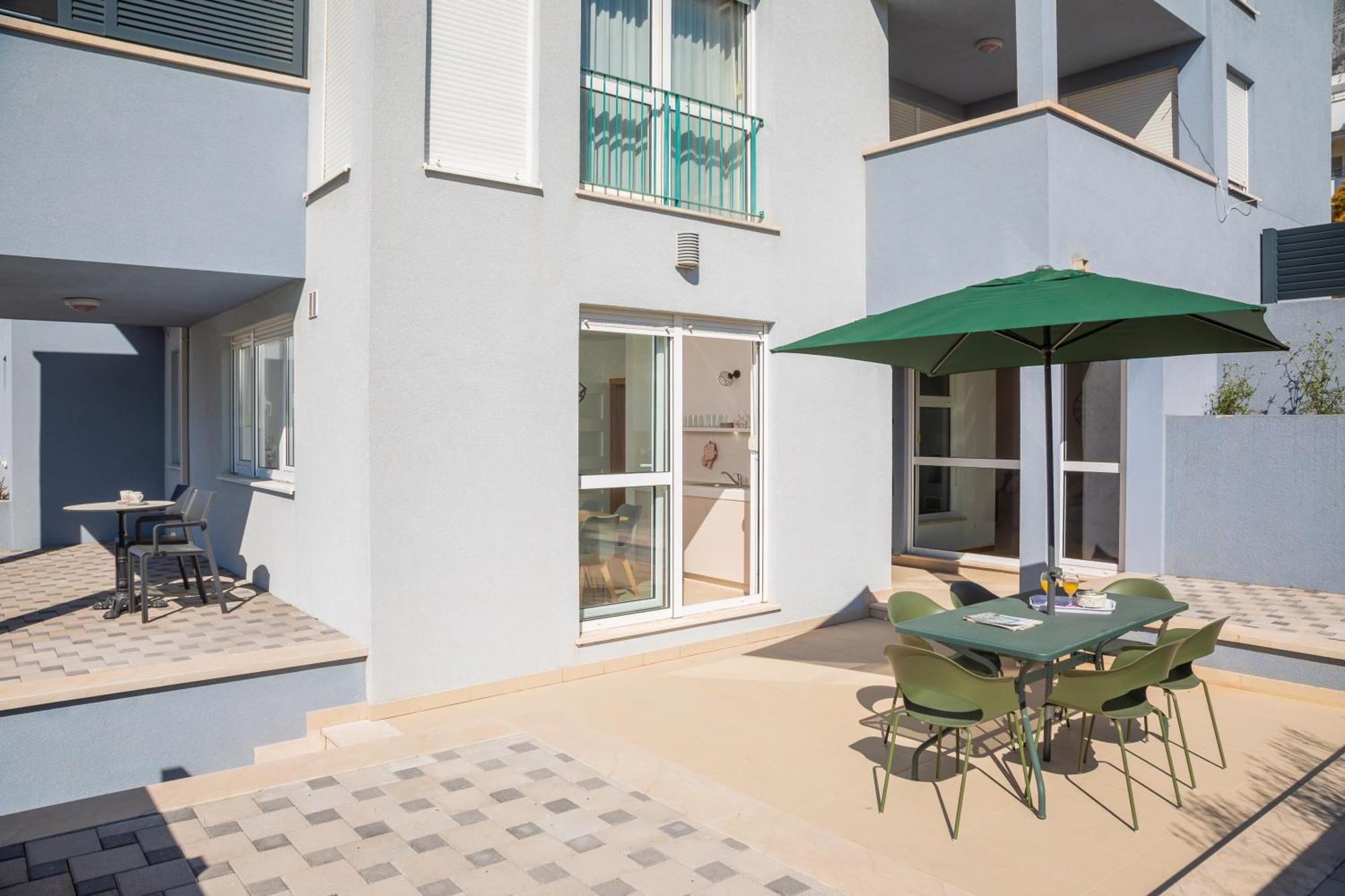 Lasta - Private Parking X2 Makarska